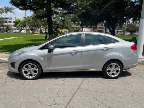 Ford Fiesta 1.6 Sportback Automática