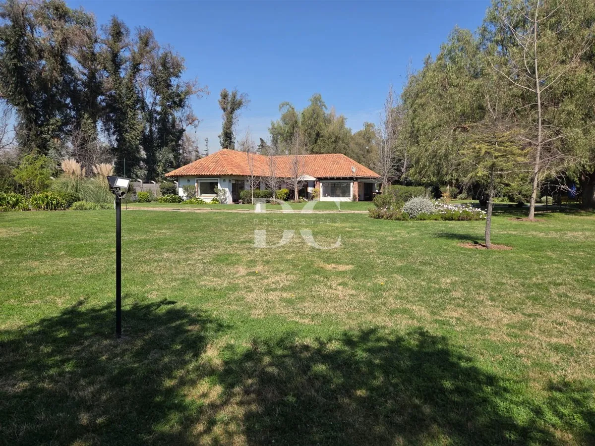 Casa En Venta De 4 Dorm. En Colina Chicureo Poniente