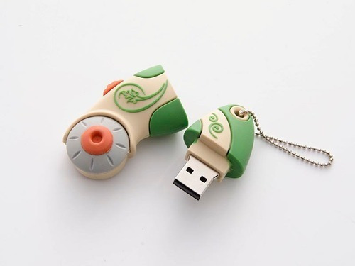 Pen Drive 4gb Máq. De Costura Com Coleçao De Bordados