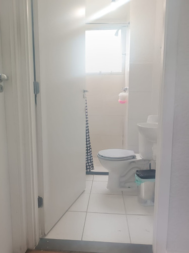 Apartamento C/ Cozinha Planejada E Piso Laminado