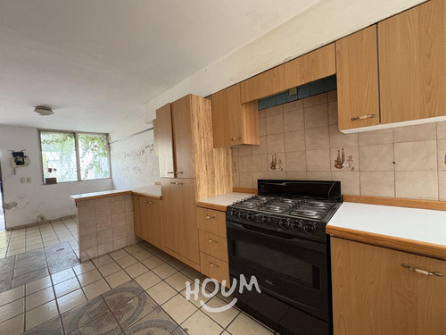 Casa En Colinas De San Javier, Guadalajara Con 7 Recámaras, 1305 M², Id: 151607