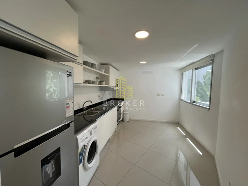 Venta Apartamento Primera Linea Mansa Frente Al Mar Con Parrillero Propio. Punta Del Este Uruguay