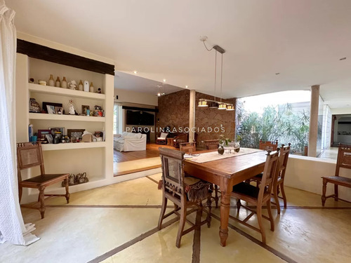 Hermosa Propiedad En Venta De 4 Dormitorios En Zona Lugano, Punta Del Este.