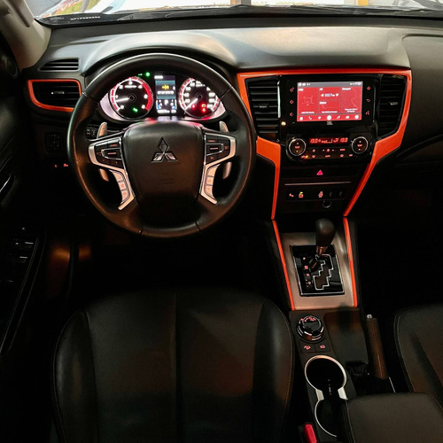 Imagem 8 de 9 de Mitsubishi L200 Triton 2.4 16v Turbo Diesel Sport Hpe-s Cd