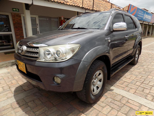 Toyota Fortuner Srs 2.7cc At Aa 4x2 