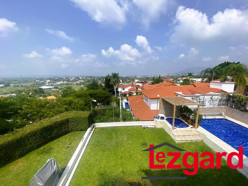 Amplio Refugio Familiar: Casa Con 5 Recámaras A La Venta En Lomas De Cocoyoc