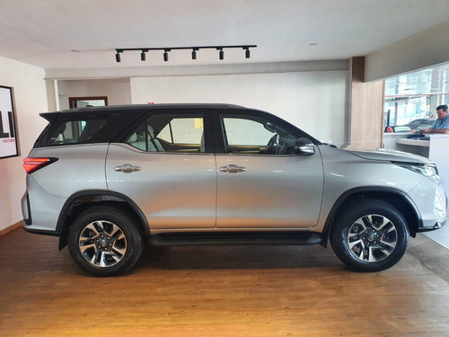 Imagem 3 de 14 de Toyota Hilux Sw4 2.8 D-4d Turbo Diesel Diamond 7l 4x4