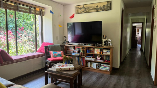 Bernardo Larrain / Calle Interior