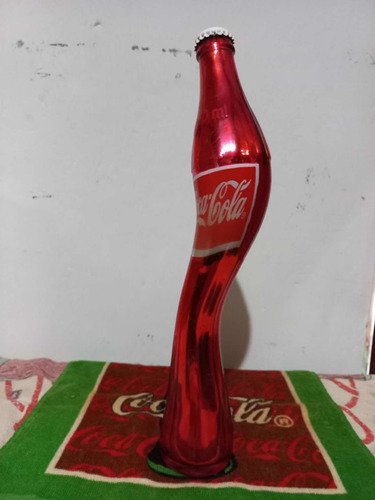 Imagen 1 de 2 de Botella Curva De Coca Cola