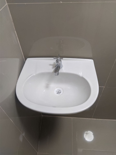 Imagen 6 de 7 de Habitacion En San Borja, Habitaciones En San Borja, En Avenida Rosa Toro Cuadra 9 Cruce Con Canada Cuadra 35, Excelente Zona Comercial Todo A La Mano