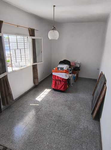 Casa En Venta - 2 Dormitorios 2 Baños - 275mts2 - Tolosa