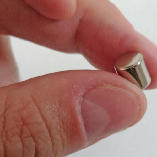 Imagem 5 de 6 de Ima De Neodímio / Super Forte / 8mm X 8mm * 100 Peças *