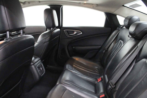 Imagen 11 de 15 de Chrysler 200 2015 4 Cilindros