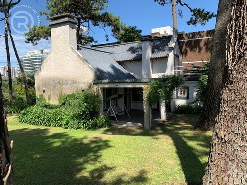 Casa De 2 Plantas En Venta, Zona Aidy Grill