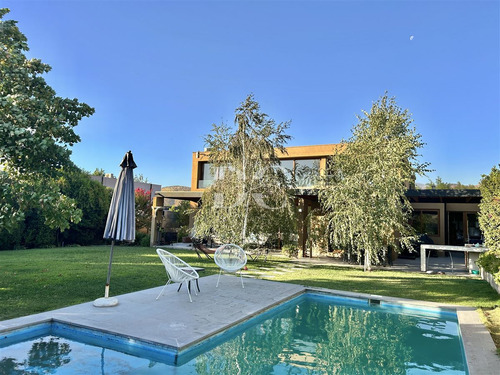 Casa En Venta De 5 Dorm. Piedra Roja Chicureo Colina