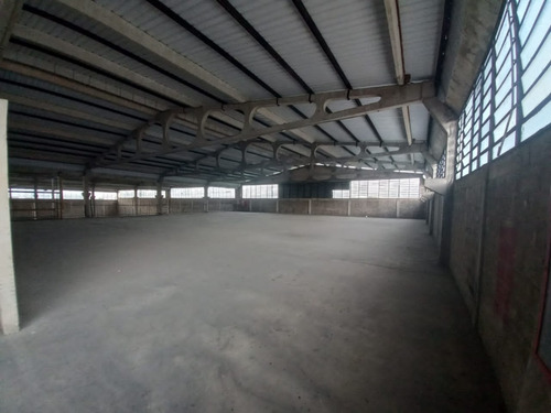 Imagen 5 de 12 de Galpón En Zona Industrial. Vende O Alquila Crismelia Castillo.