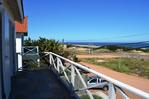 Imagen 1 de 18 de Hermosa Y Cómoda Casa Ubicada En La Barra A Muy Pocos Metros De Playa