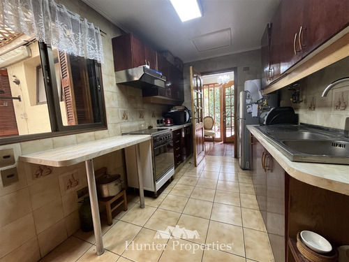 Casa En Venta De 4 Dorm- 3 Baños. En La Reina