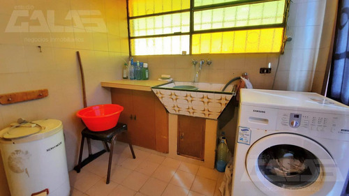 Casa 3 Dormitorios Cochera Varios Autos En Zona Comercial