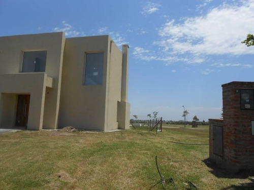 Imagen 3 de 17 de Casa En Venta En Barrio Acasias - Maroto Propiedades