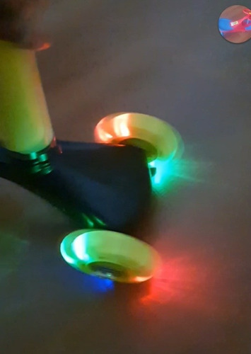 Imagen 7 de 9 de Carrito Montable Swingcar Plasmacar Gogó - Llantas Luminosas