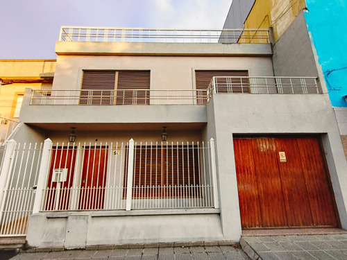 Espectacular Casa - 2 Familias