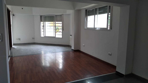 Imagen 2 de 13 de Casa Calle 25 Y 62 2 Dormitorios Con Cochera Y Terraza