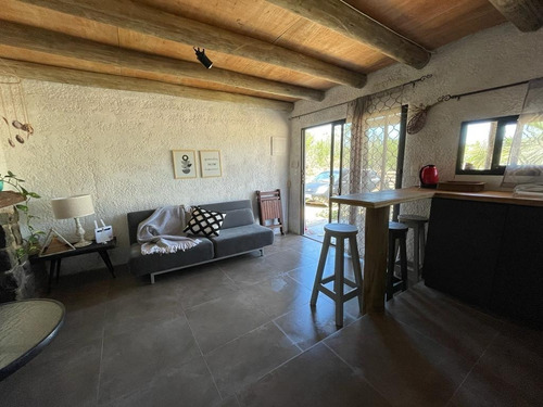 Inmobiliaria Costa Azul Vende Casa Reciclada A Nueva, Ubicada En Punta Rubia.
