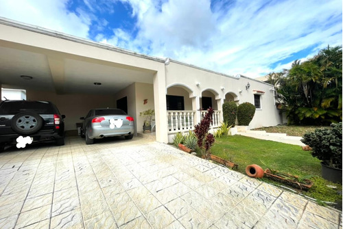 Se Vende Hermosa Casa En En La  Castellana U$s 430,000