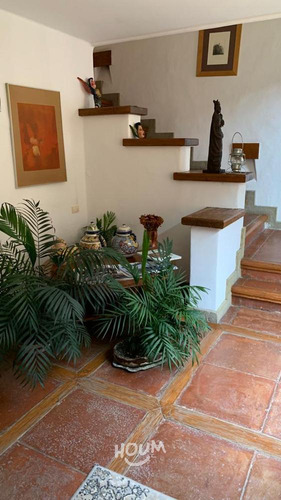 Casa En Loma Del Padre, Cuajimalpa De Morelos Con 5 Recámaras, 400 M², Id: 146869