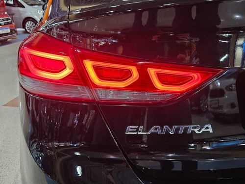 Hyundai Elantra 2.0 16v