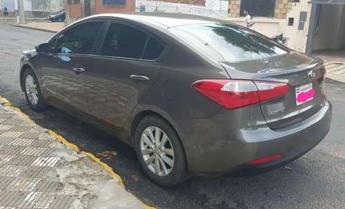 Imagen 5 de 9 de Kia Cerato Mec