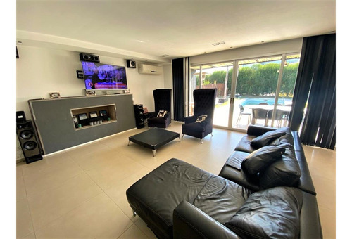 Impecable Casa 5 Ambientes. Digna De Ver