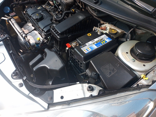 Imagen 10 de 14 de Peugeot 207 2012 1.4 Sedan Xs