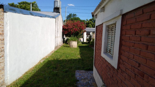 Imagen 6 de 26 de Casa 6 Amb. En Venta En Merlo Lote Grande