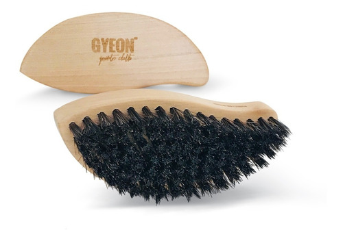 Gyeon Q2m Leather Brush - Cepillo Para Limpieza De Cuero