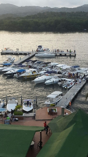 Imagen 4 de 8 de Accion De Bahia De Los Piratas Con Puesto Y Lancha Santos