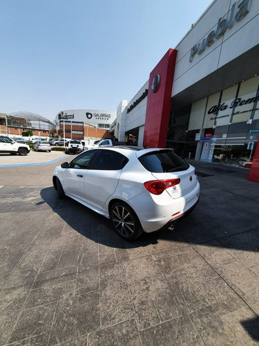 Imagen 2 de 15 de Alfa Romeo Giulietta 2018 1.7 Veloce Tct At