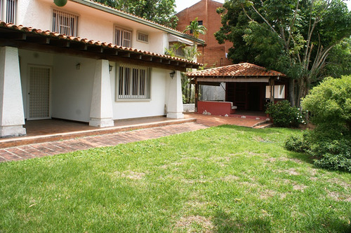 Se Vende Casa 360m2 4h+s/3b+s/3p Urb. Cerro Verde