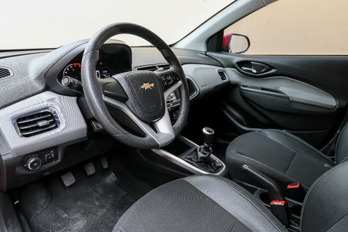 Imagem 8 de 15 de Chevrolet Onix