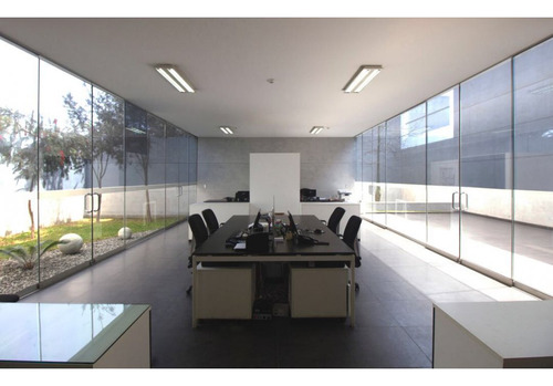Venta De Edificio En El Rosal Con Espléndida Ubicación 734m2