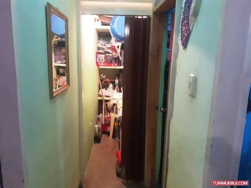 Imagen 7 de 12 de Se Vende Apartamento En Menca Celular 0414-0214345