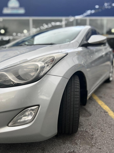Imagem 8 de 16 de Hyundai Elantra 1.8 16v Gls Aut. 4p