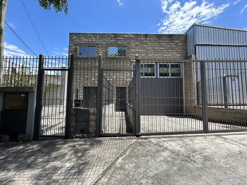 Alquiler - Local Comercial/industrial A Estrenar En Brazo Oriental - Termópilas Y Bv. Batlle Y Ordóñez