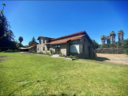 Casa En Parcela Arriendo 5d/4b En Condominio En Carampangue
