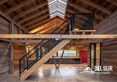 Casa Con Gran Diseño De Contrucción