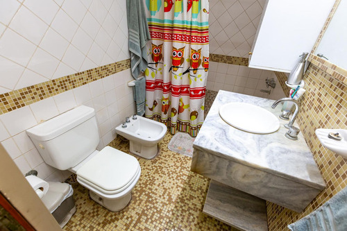 Casa 5 Amb Venta En Tesei Quincho Jardin Excelente