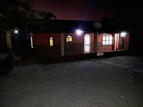Oportunidade Imperdível! Vendo Casa Em Araruama São Vicente Na Região Dos Lagos-rj 1 Quarto-suíte Garagem Coberta(1 Vaga) E Descoberta(3 Vagas) Quintal Grande Com Frutíferas Varandão Em L
