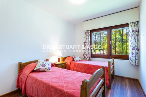 Casa En Alquiler De Temporada Playa Mansa Con 3 Dormitorios