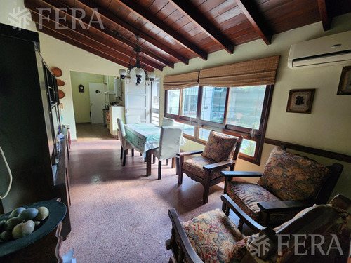 Venta De Casa De 3 Ambientes Con Cochera Y Quincho En Quilmes Oeste